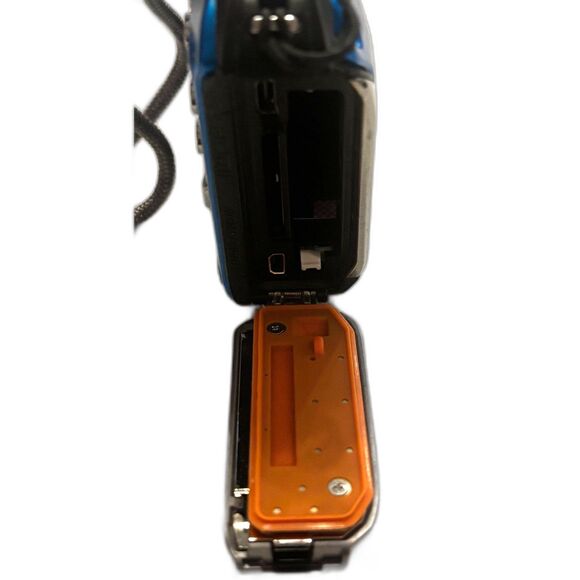 Panasonic Lumix TS4 12.1MP Waterproof Digital Camera w/4.6x Optical Zoom Bundle - Picture 9 of 9